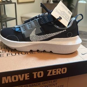 Boys size 4 Nike sneakers